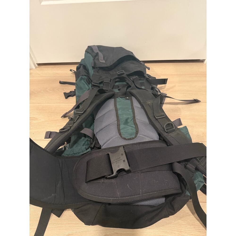 L.L. Bean Hiking Backpack Adult Size Green JM - Picture 8 of 10